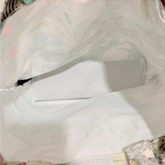 Gucci Beauty Tiger Multicolor Tote Bag- New in Box - Picture 4 of 8